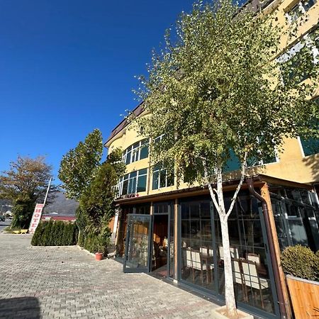 טטובו Hotel Yal Restaurant מראה חיצוני תמונה