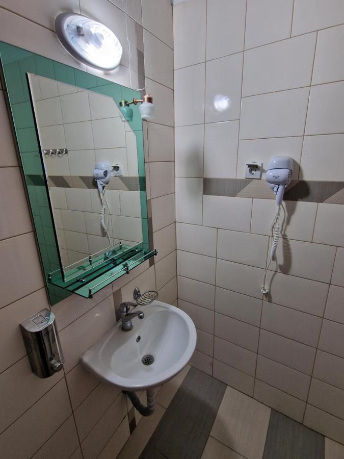 טטובו Hotel Yal Restaurant מראה חיצוני תמונה