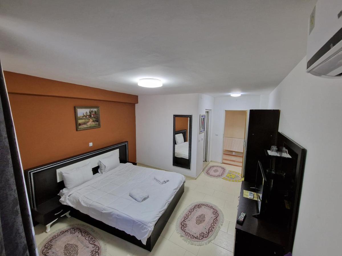 טטובו Hotel Yal Restaurant מראה חיצוני תמונה