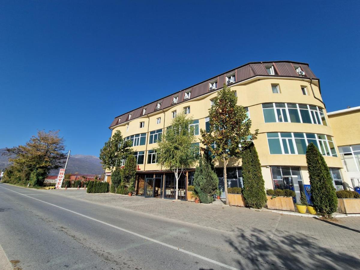 טטובו Hotel Yal Restaurant מראה חיצוני תמונה