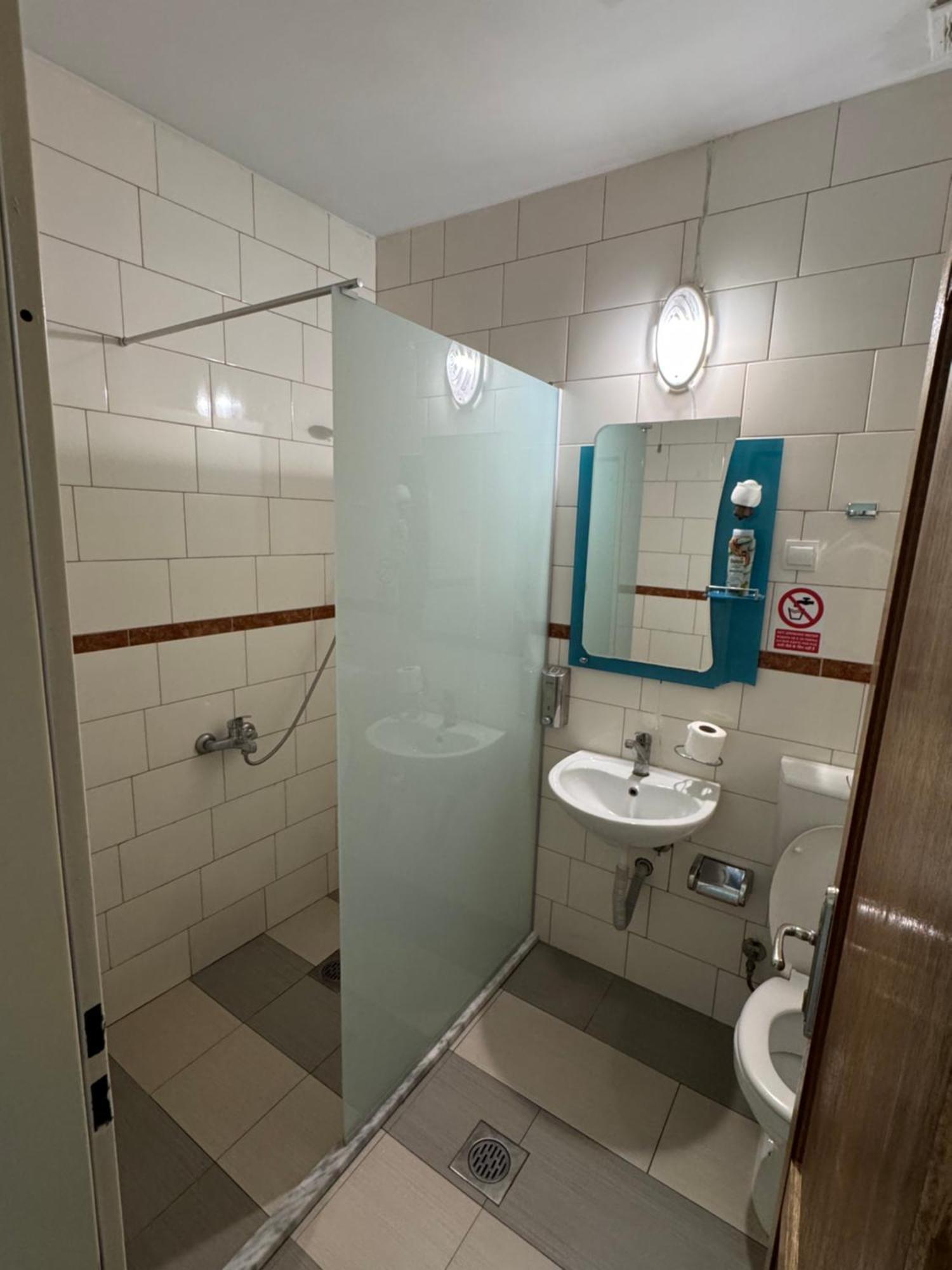 טטובו Hotel Yal Restaurant מראה חיצוני תמונה