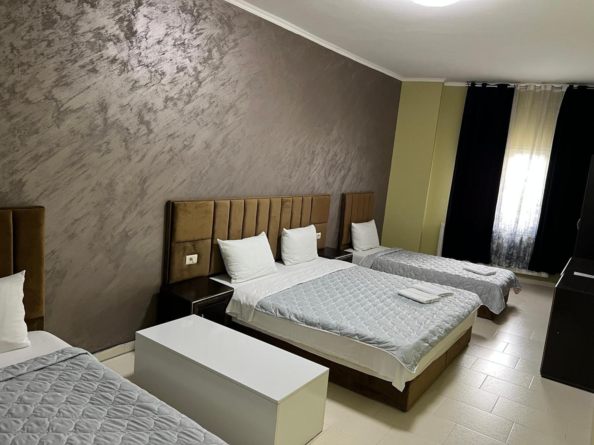 טטובו Hotel Yal Restaurant מראה חיצוני תמונה