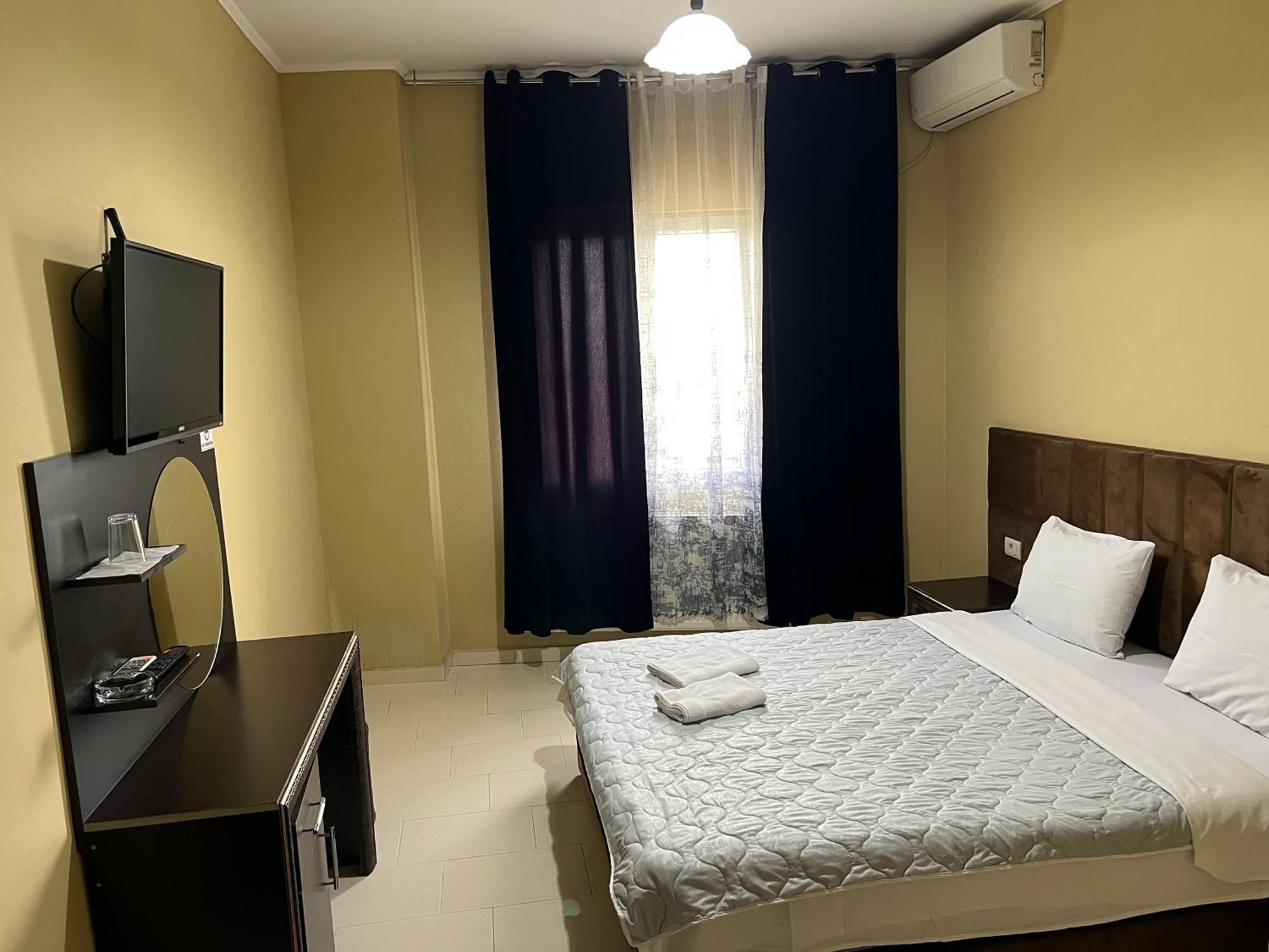 טטובו Hotel Yal Restaurant מראה חיצוני תמונה