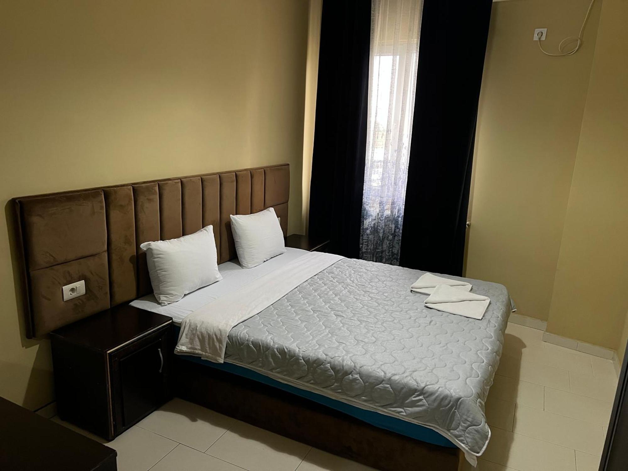 טטובו Hotel Yal Restaurant מראה חיצוני תמונה