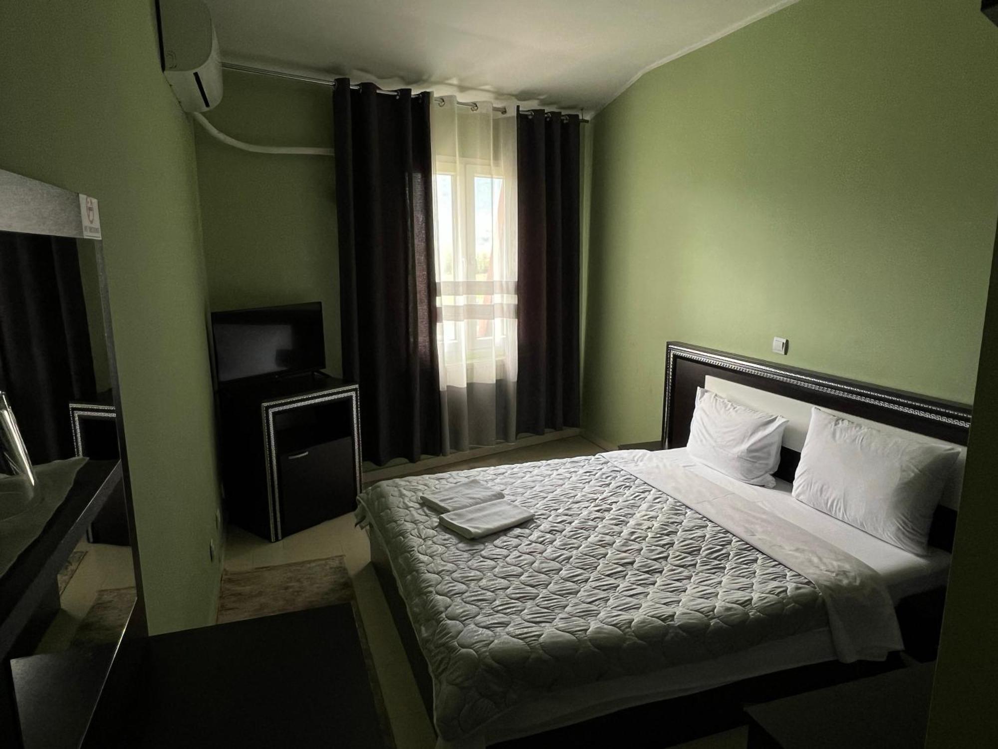 טטובו Hotel Yal Restaurant מראה חיצוני תמונה